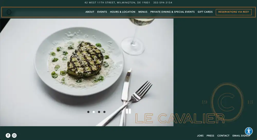 The website home page for the restaurant Le Cavalier.